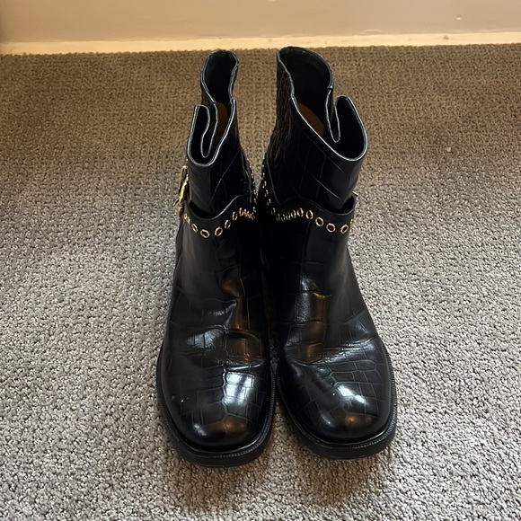 Salvatore Ferragamo bootie. Size 9…..Simply stunning - Picture 11 of 16